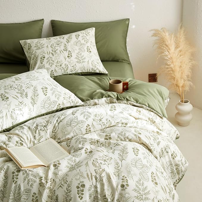 Wake In Cloud Floral Comforter Set (Queen) - cottagecore bedroom starter kit